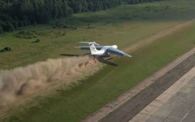 Российские пилоты показали мастерство при выполнении сложнейшего элемента - видео