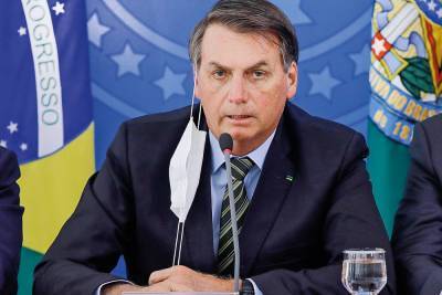 У отрицавшего коронавирус президента Бразилии диагностировали коронавирус