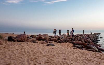Четыре пляжа в Юрмале оказались заражены: специалисты просят воздержаться от купания
