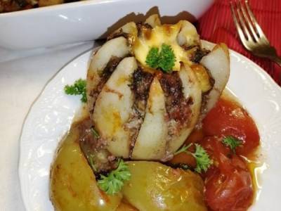 Вкусный ужин: ароматный картофель с фаршем в духовке
