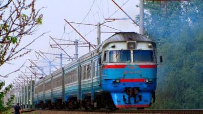 Укрзализныця возобновила курсирование еще 12 пригородных поездов