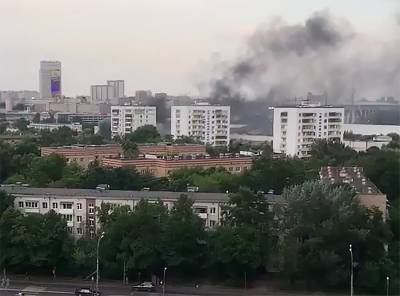 Пожар произошел в гаражах на востоке Москвы