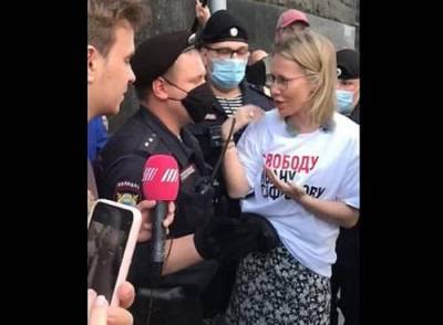 Видео, как у здания ФСБ на Лубянке задержали Ксению Собчак