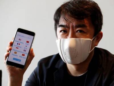 В Японии создали «умную» маску с функцией перевода речи