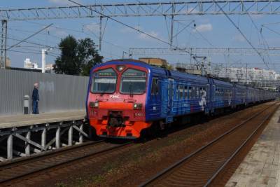 СМИ: Пассажиров электрички в Новой Москве эвакуировали из-за задымления в вагоне