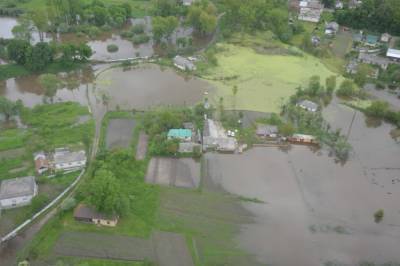 В Ивано-Франковской области из-за непогоды сильно размыло и затопило дороги в трех селах