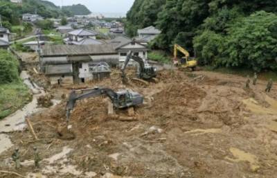 В Японии бушует стихия: в результате масштабных наводнений погибло 52 человека (ФОТО)