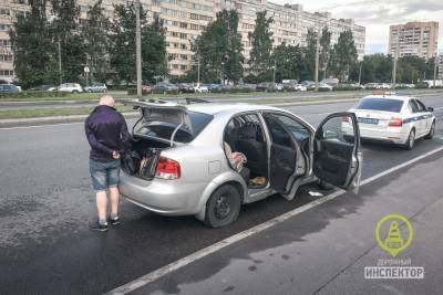 Пьяный водитель пытался уйти от полицейской погони в Петербурге