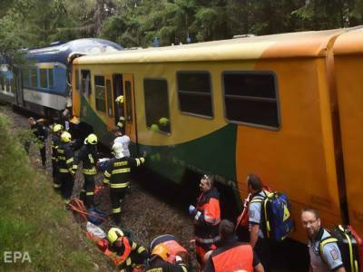 В Чехии лоб в лоб столкнулись пассажирские поезда, есть жертвы