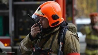 Сотрудники МЧС устранили пожар на крыше НИИ биоорганической химии в Москве