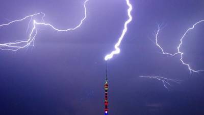 Удар молнии в Останкинскую башню попал на видео