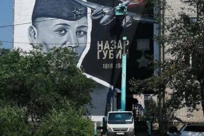 Граффити с портретом героя ВОВ Назара Губина нарисовали на доме в Чите