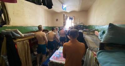 Дискриминация и неоказание медпомощи: в Хмельницком СИЗО нарушают права заключенных (5 фото)
