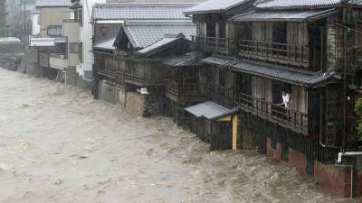 Число погибших из-за ливней в Японии увеличилось до 57