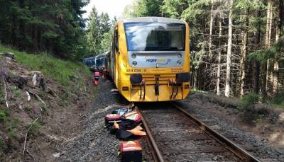 В Чехии столкнулись два пассажирских поезда: есть погибшие – фото