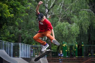 Четырнадцать бесплатных скейт-площадок оборудовали в столичных парках