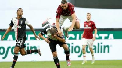 С ног на голову за 5 минут: "Милан" совершил невероятный камбэк в игре с "Ювентусом"