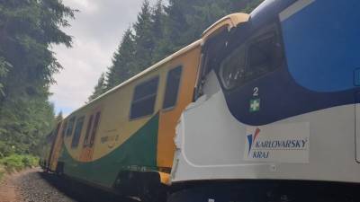 Два пассажирских поезда столкнулись на севере Чехии, есть погибшие