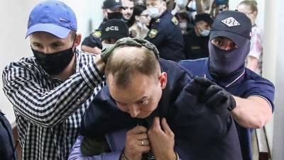 Полиция Петербурга не стала задерживать участников пикетов в поддержку Сафронова