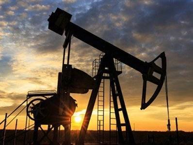 Цены на нефть снизились после появления данных о наращивании запасов сырой нефти США