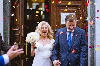 Около 300 пар поженятся в Москве в День семьи, любви и верности
