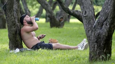 Врач предупредил об опасности употребления алкоголя в жару
