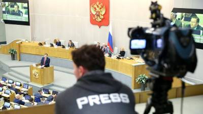 Госдума в первом чтении одобрила законопроект о штрафах чиновников за хамство