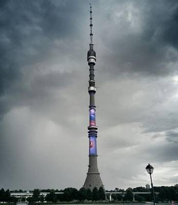 В Москве молния ударила в Останкинскую телебашню