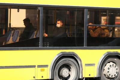 Водитель "под кайфом" возил пассажиров в Киеве, фото: "остановили автобус и..."