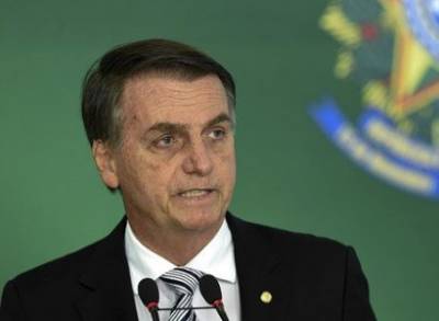 Заразившегося коронавирусом президента Бразилии хотят засудить за то, что он подверг журналистов риску заражения