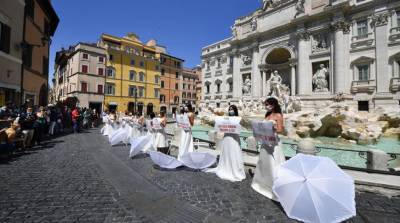 Итальянские невесты протестовали против ограничительных мер на свадьбы
