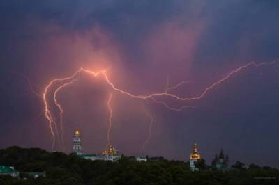 По Украине объявлено штормовое предупреждение