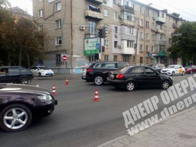 ДТП в Днепре: Kia врезалась в Skoda, образовалась пробка