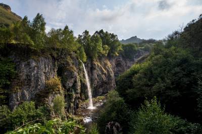 На Медовых водопадах в КЧР установят качели над пропастью