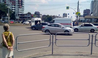В Челябинске в результате ДТП перевернулась машина скорой помощи