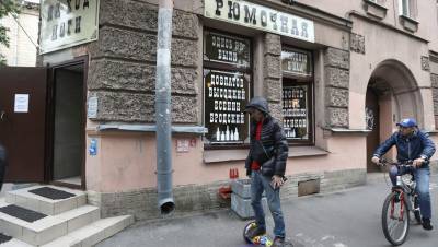В Петербурге приняли закон о запрете мини-рюмочных