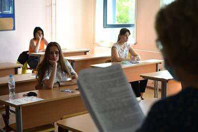 Сдающим ЕГЭ российским школьникам дали советы по подготовке