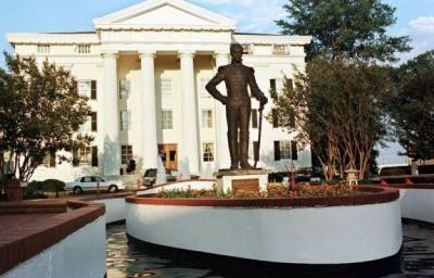 «Он был рабовладельцем»: власти города Джексона убирают памятник Джексону