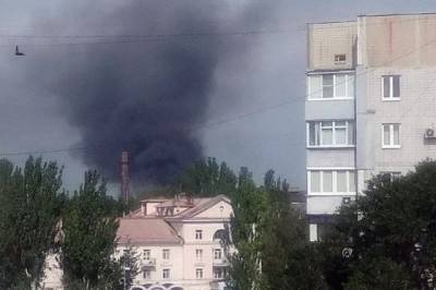 В Донецке поднялся столб черного дыма от пожара: фото