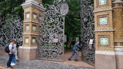 Русский музей встретил цветами первых посетителей Михайловского сада