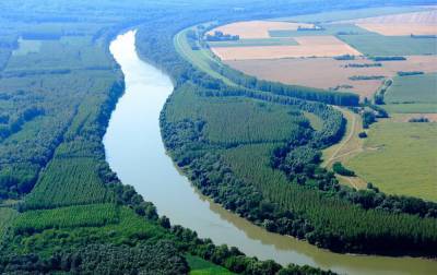 Между Украиной и Венгрией разгорелся конфликт из-за загрязнения реки Тисы