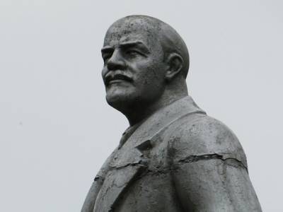 В Магадане Ленина превратили в пугающего «панка» (фото)