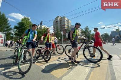 Велосипедистам Сыктывкара показали, как пересекать дорогу