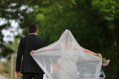 Россияне бросились играть свадьбы после выхода из самоизоляции