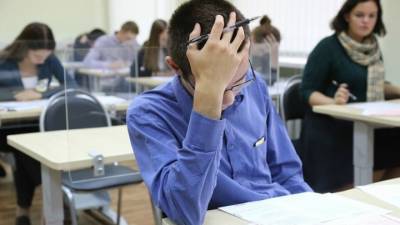 В Севастополе школьника со смартфоном удалили с ЕГЭ по русскому языку
