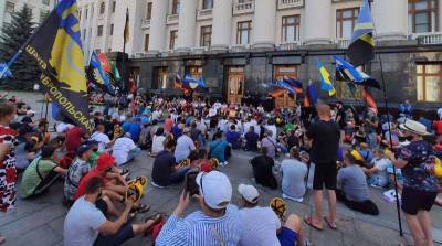 Шахтеры под офисом Зелеского продолжают акцию протеста