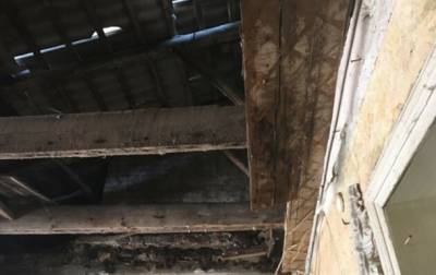 В центре Одессы в доме обвалилась часть крыши