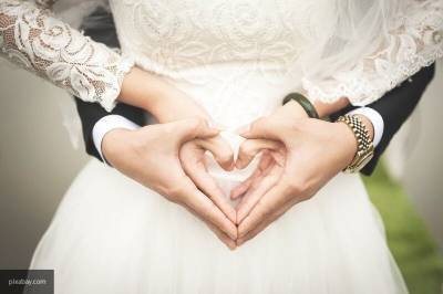 Примерно 300 пар из Москвы женятся в День семьи, любви и верности