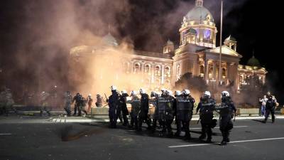В столице Сербии протестующие против решений правительства устроили массовые беспорядки