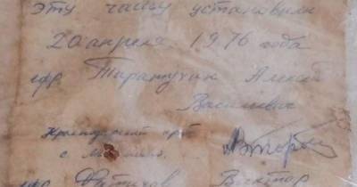 На стройке Нахимовского училища в Калининграде нашли чашу с запиской от дембелей 1976 года (фото)